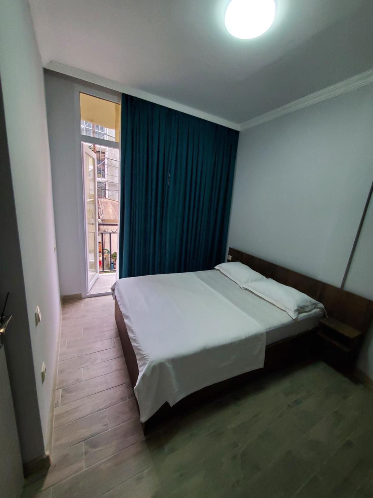 ホテル Flat in バトゥーミ エクステリア 写真