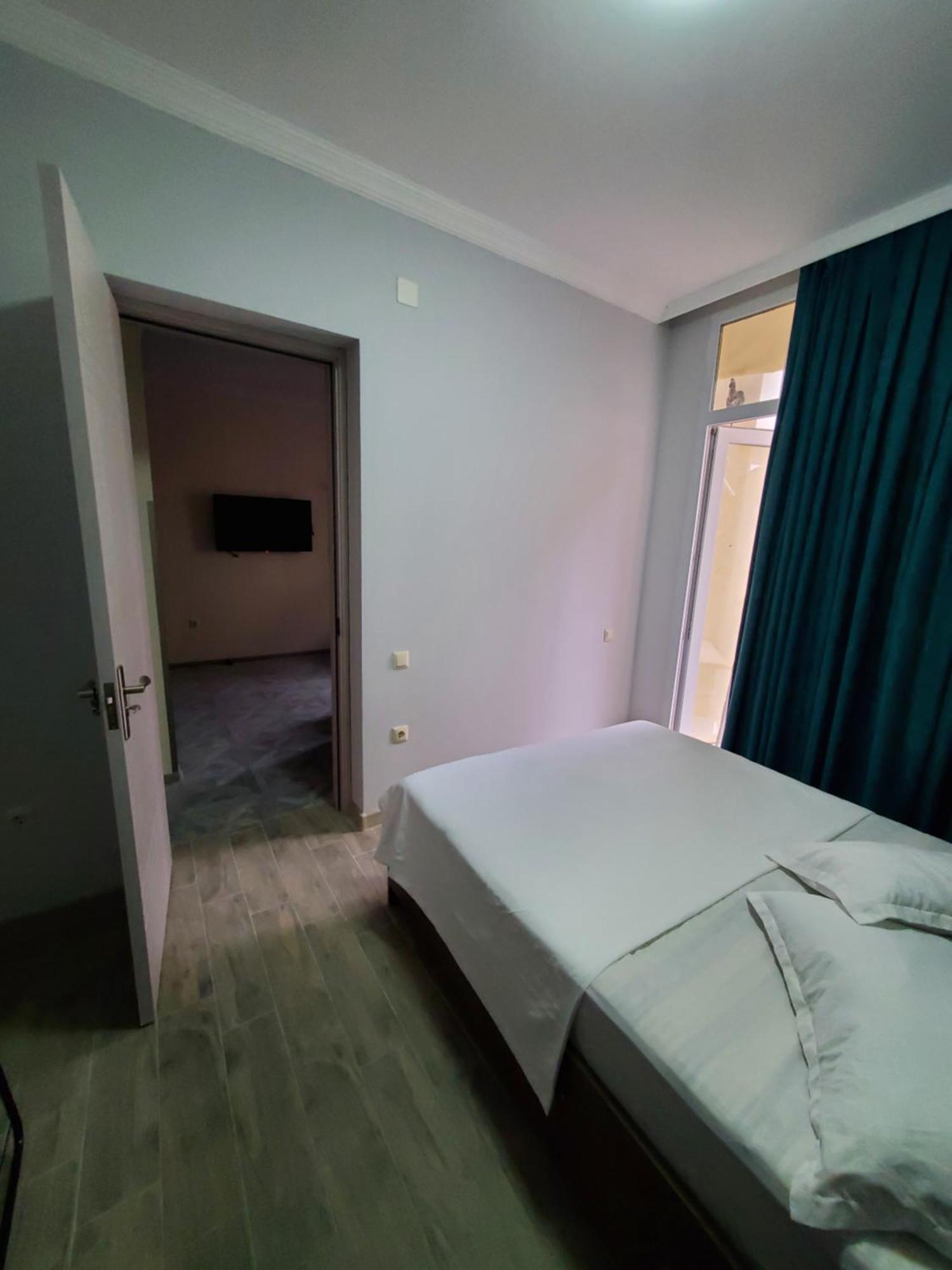 ホテル Flat in バトゥーミ エクステリア 写真