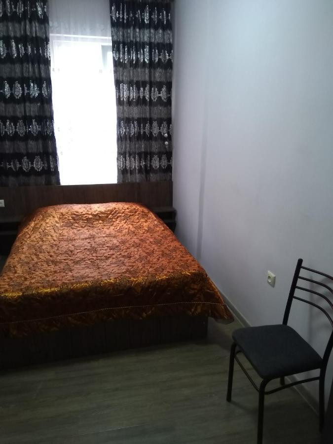 ホテル Flat in バトゥーミ エクステリア 写真