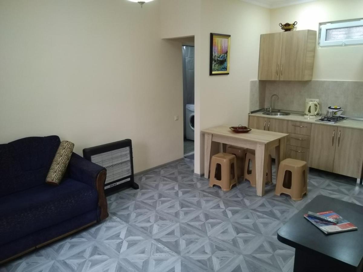 ホテル Flat in バトゥーミ エクステリア 写真